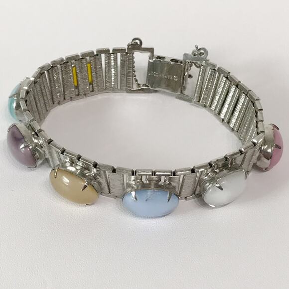 Vintage Moon Glow Bracelet Sarah Coventry Cabochon Party Pastels Scarab Style - Picture 9 of 16